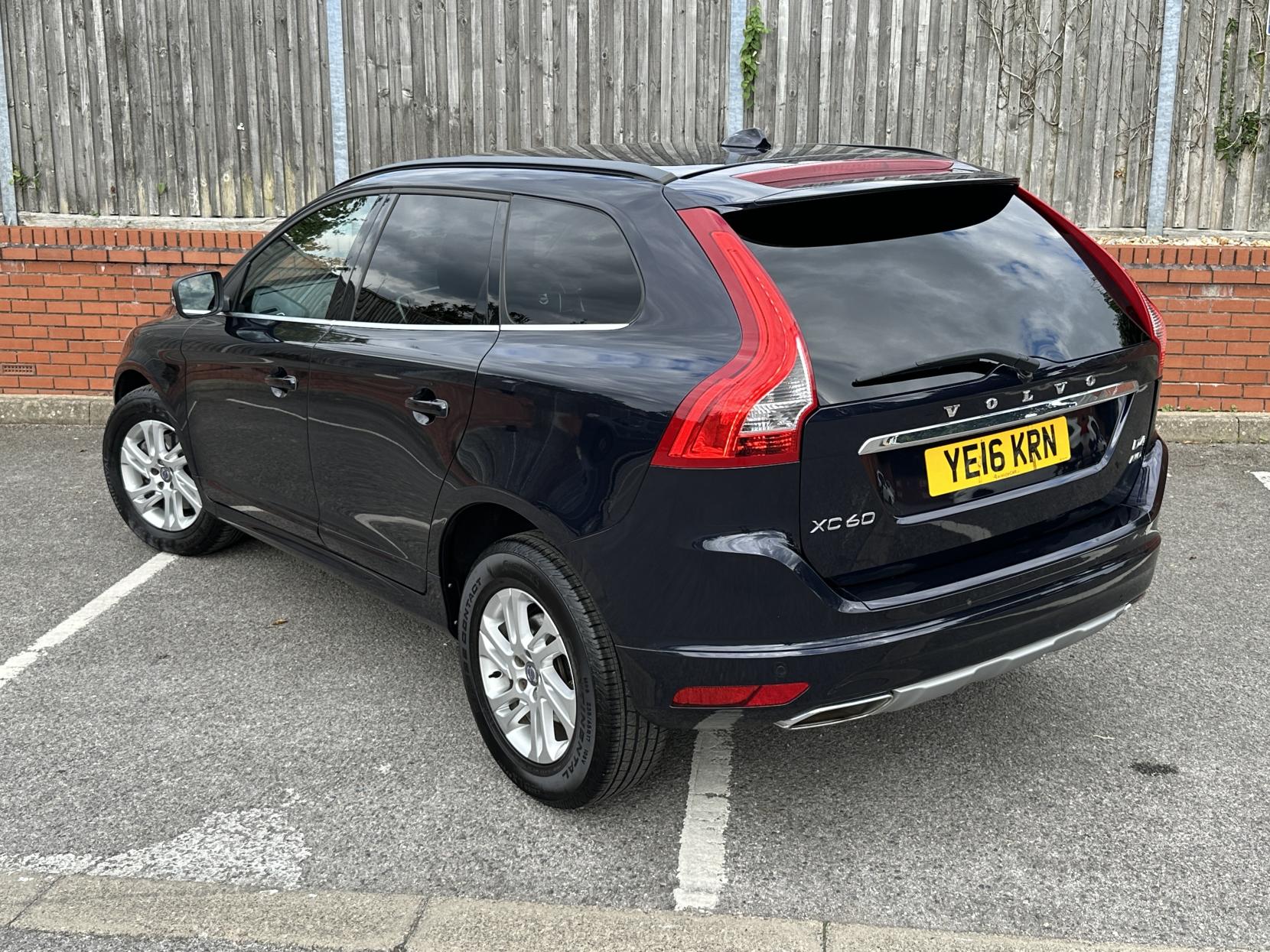 Volvo XC60 2.4 D4 SE SUV 5dr Diesel Manual AWD Euro 6 (s/s) (190 ps)