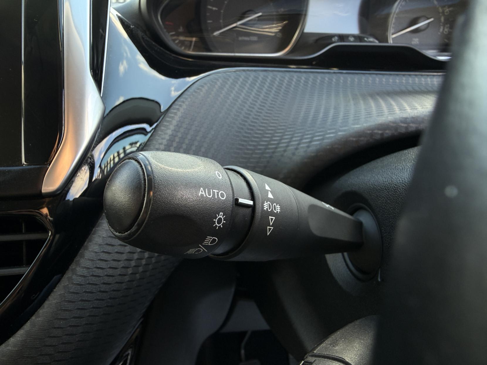 Peugeot 2008 1.6 BlueHDi Allure SUV 5dr Diesel Manual Euro 6 (s/s) (100 ps)