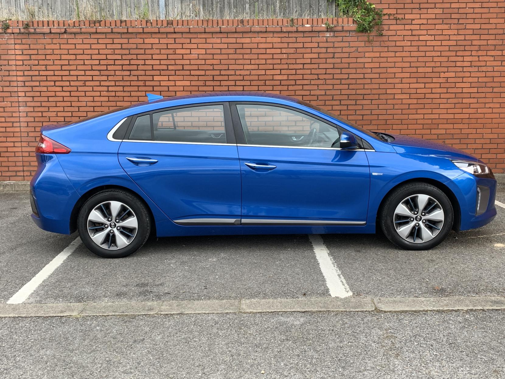 Hyundai IONIQ 1.6 h-GDi 8.9kWh Premium Hatchback 5dr Petrol Plug-in Hybrid DCT Euro 6 (s/s) (141 ps)