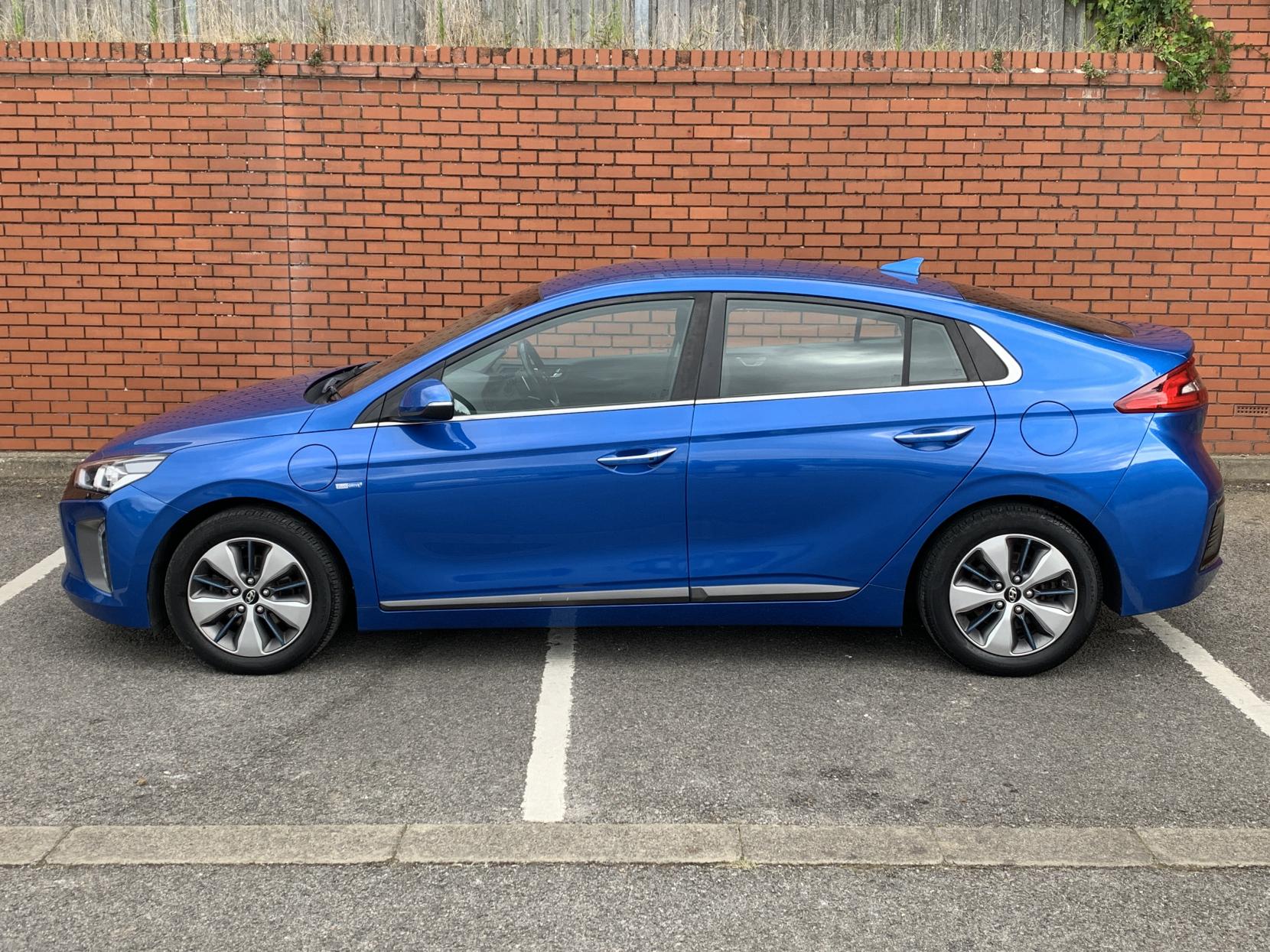 Hyundai IONIQ 1.6 h-GDi 8.9kWh Premium Hatchback 5dr Petrol Plug-in Hybrid DCT Euro 6 (s/s) (141 ps)