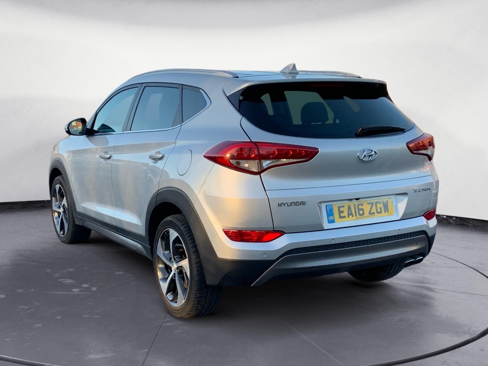 Hyundai TUCSON 2.0 CRDi Blue Drive Premium SUV 5dr Diesel Manual Euro 6 (s/s) (136 ps)