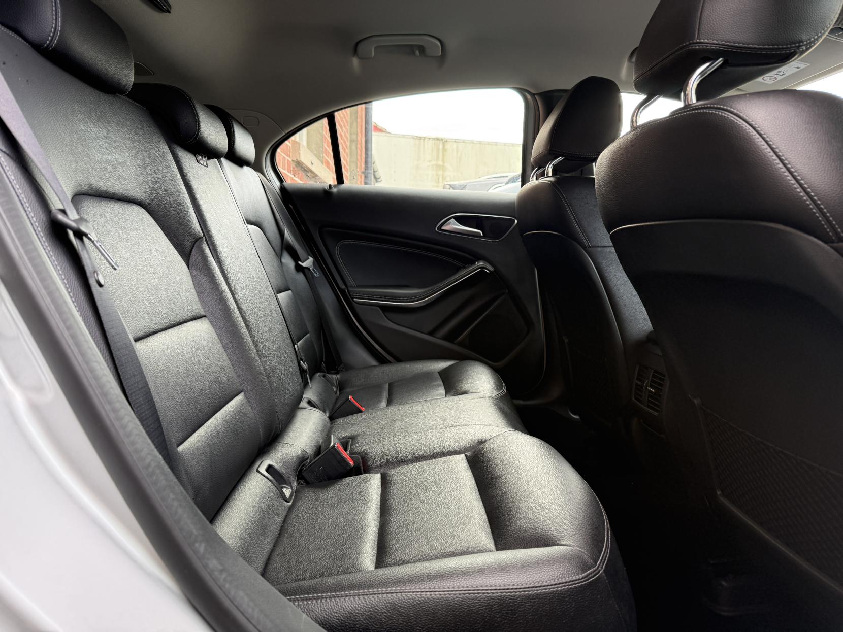 Mercedes-Benz A Class 1.5 A180d Sport (Premium) Hatchback 5dr Diesel 7G-DCT Euro 6 (s/s) (109 ps)