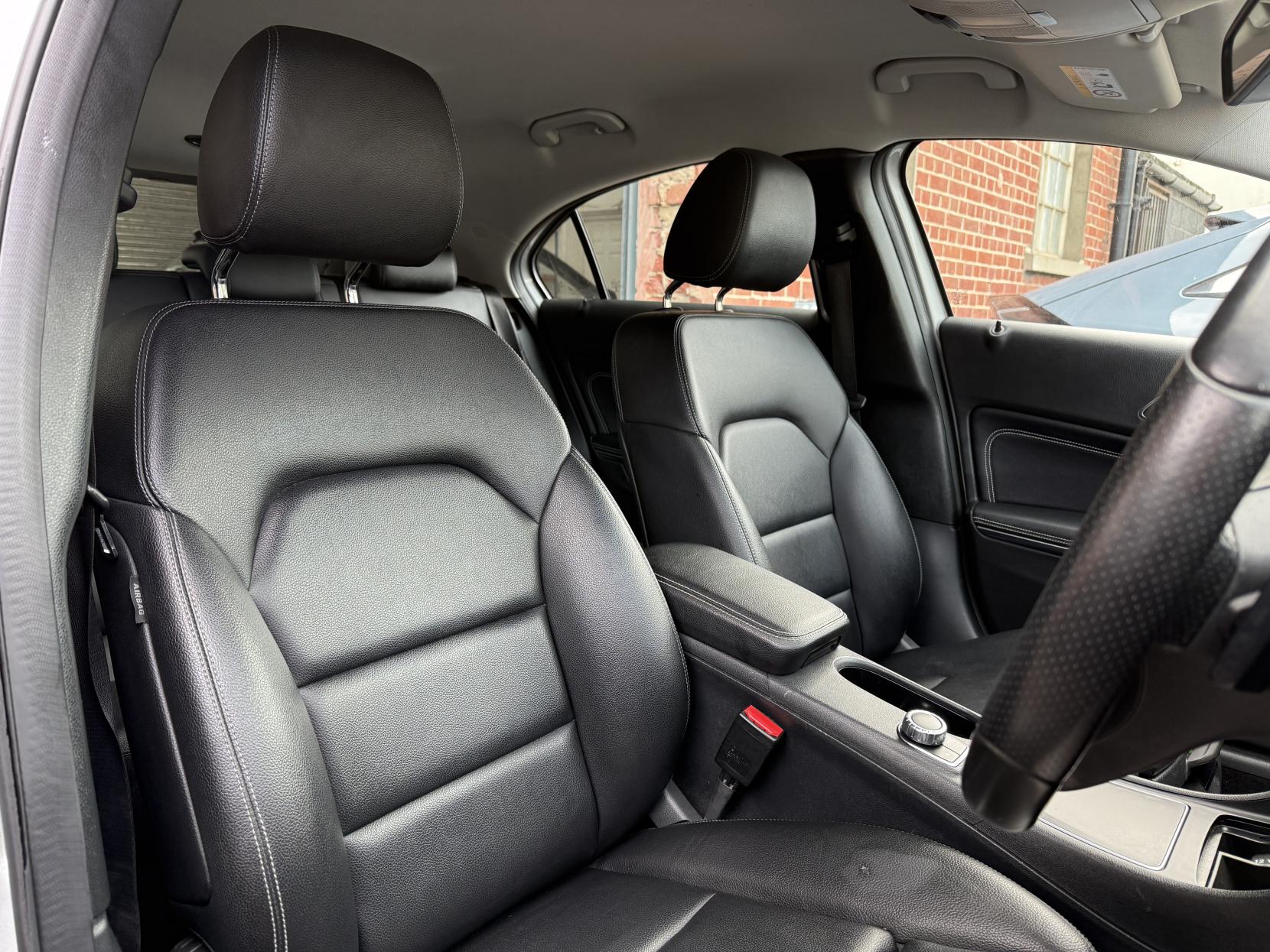 Mercedes-Benz A Class 1.5 A180d Sport (Premium) Hatchback 5dr Diesel 7G-DCT Euro 6 (s/s) (109 ps)