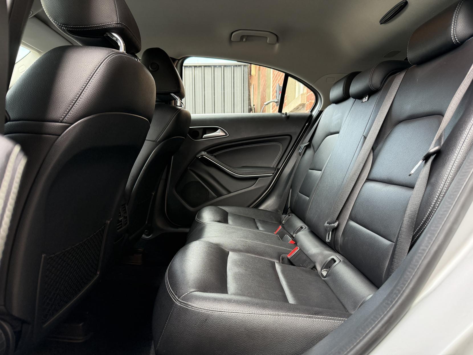 Mercedes-Benz A Class 1.5 A180d Sport (Premium) Hatchback 5dr Diesel 7G-DCT Euro 6 (s/s) (109 ps)