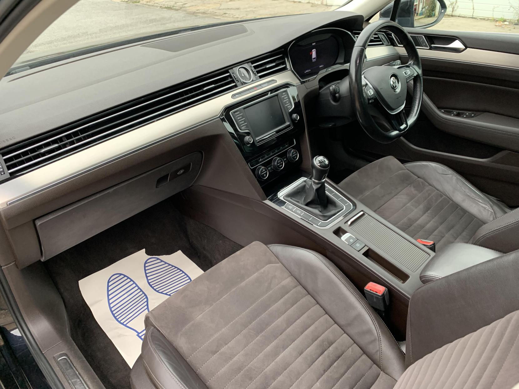 Volkswagen Passat 2.0 TDI BlueMotion Tech GT Estate 5dr Diesel Manual Euro 6 (s/s) (150 ps)