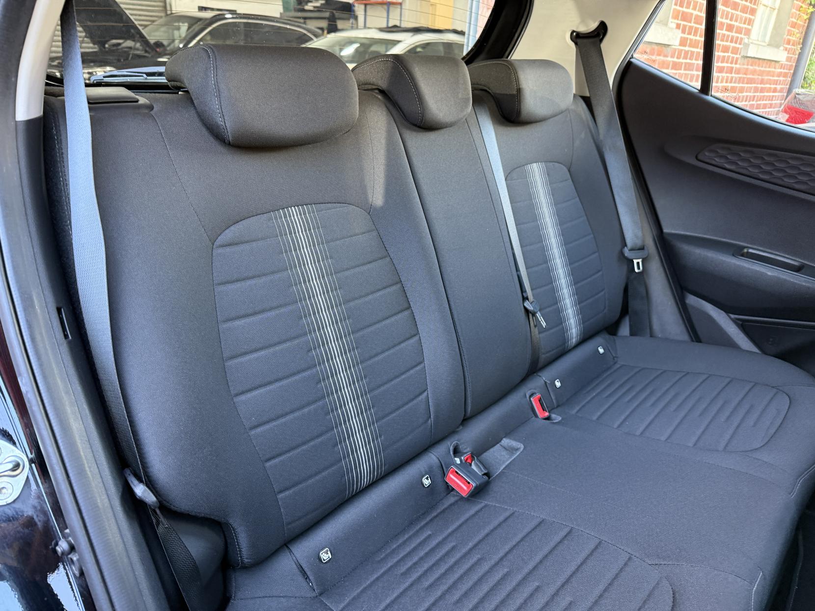 Hyundai i10 1.0 SE Connect Hatchback 5dr Petrol Manual Euro 6 (s/s) (67 ps)