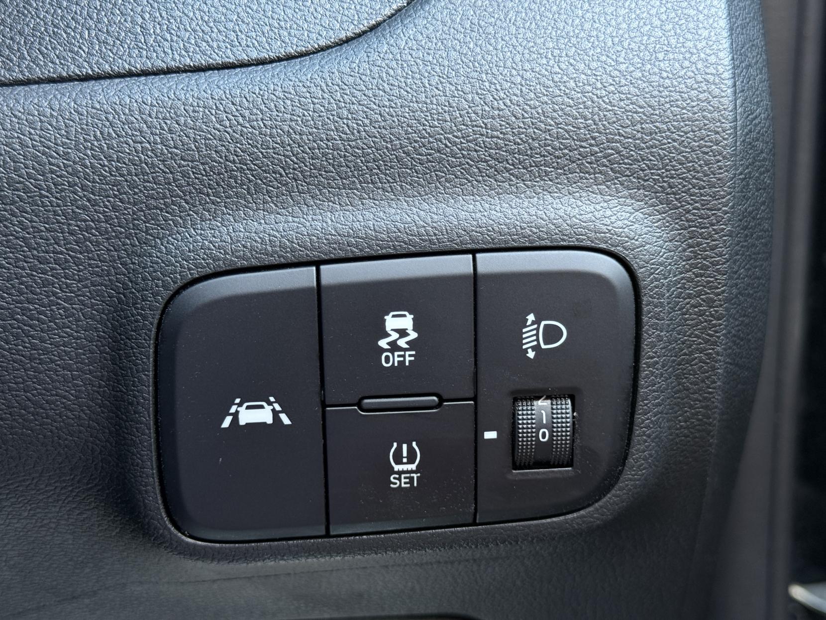 Hyundai i10 1.0 SE Connect Hatchback 5dr Petrol Manual Euro 6 (s/s) (67 ps)