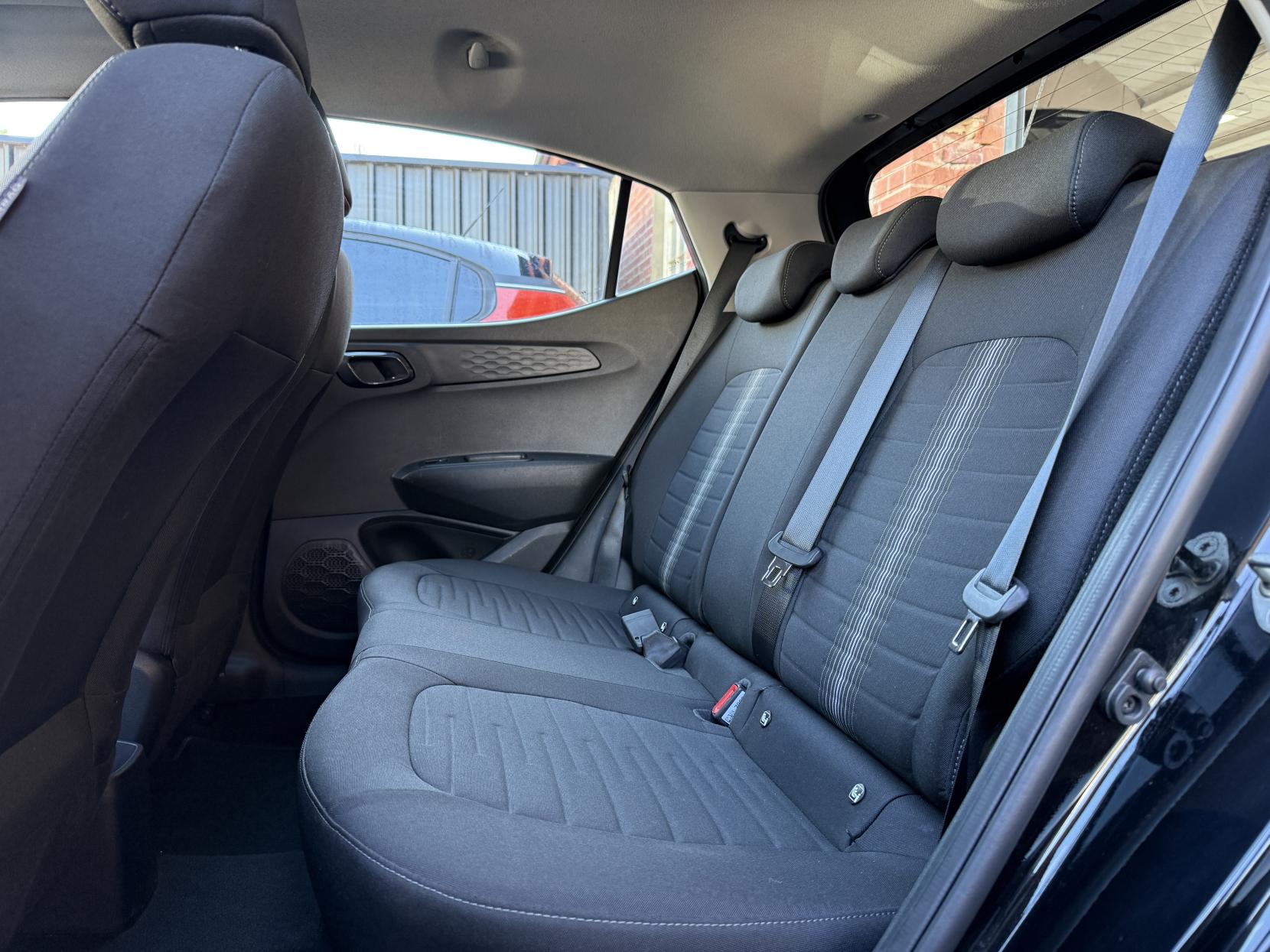 Hyundai i10 1.0 SE Connect Hatchback 5dr Petrol Manual Euro 6 (s/s) (67 ps)