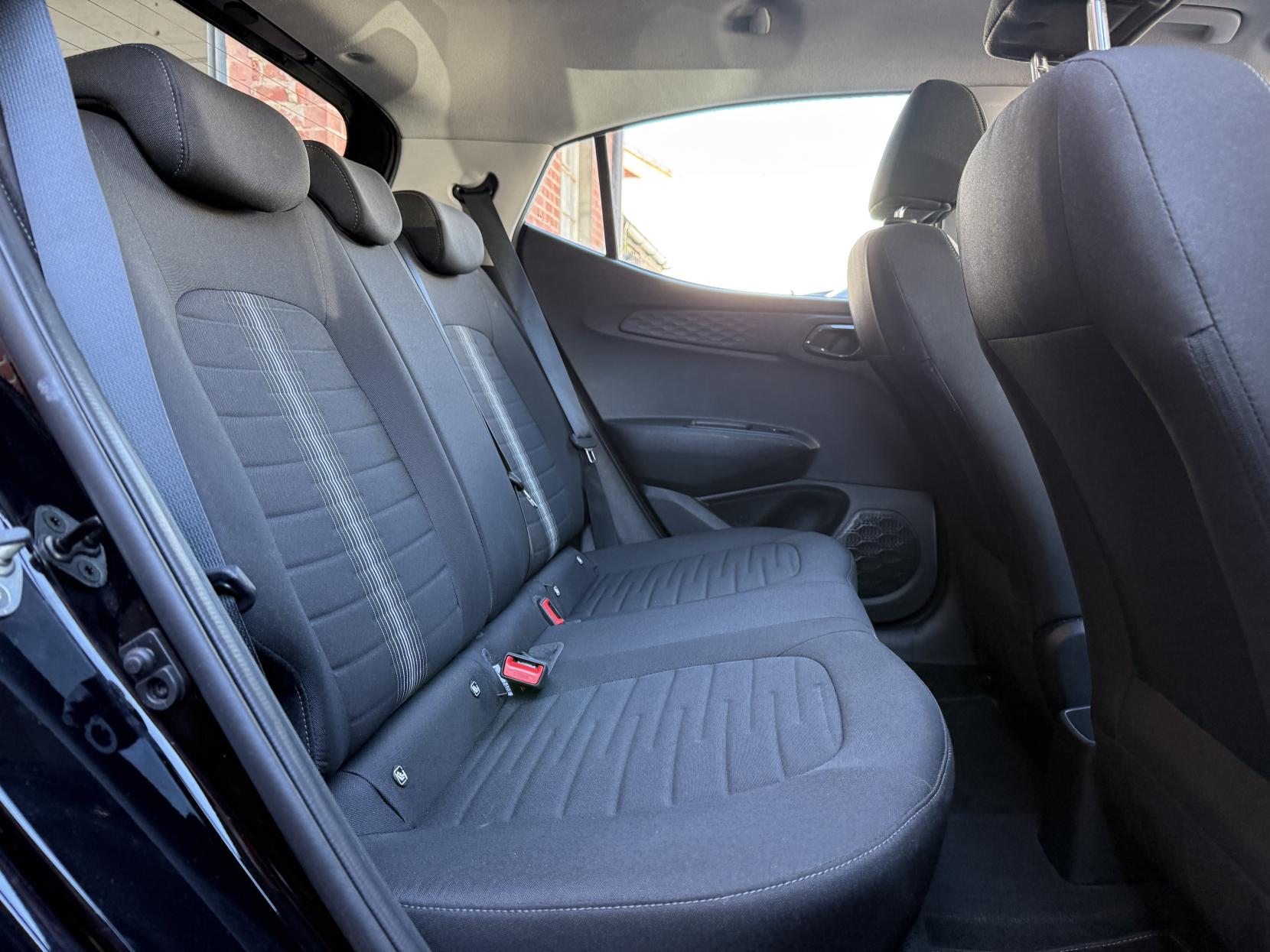 Hyundai i10 1.0 SE Connect Hatchback 5dr Petrol Manual Euro 6 (s/s) (67 ps)