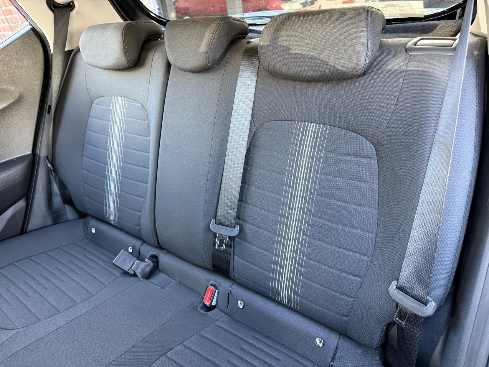Hyundai i10 1.0 SE Connect Hatchback 5dr Petrol Manual Euro 6 (s/s) (67 ps)