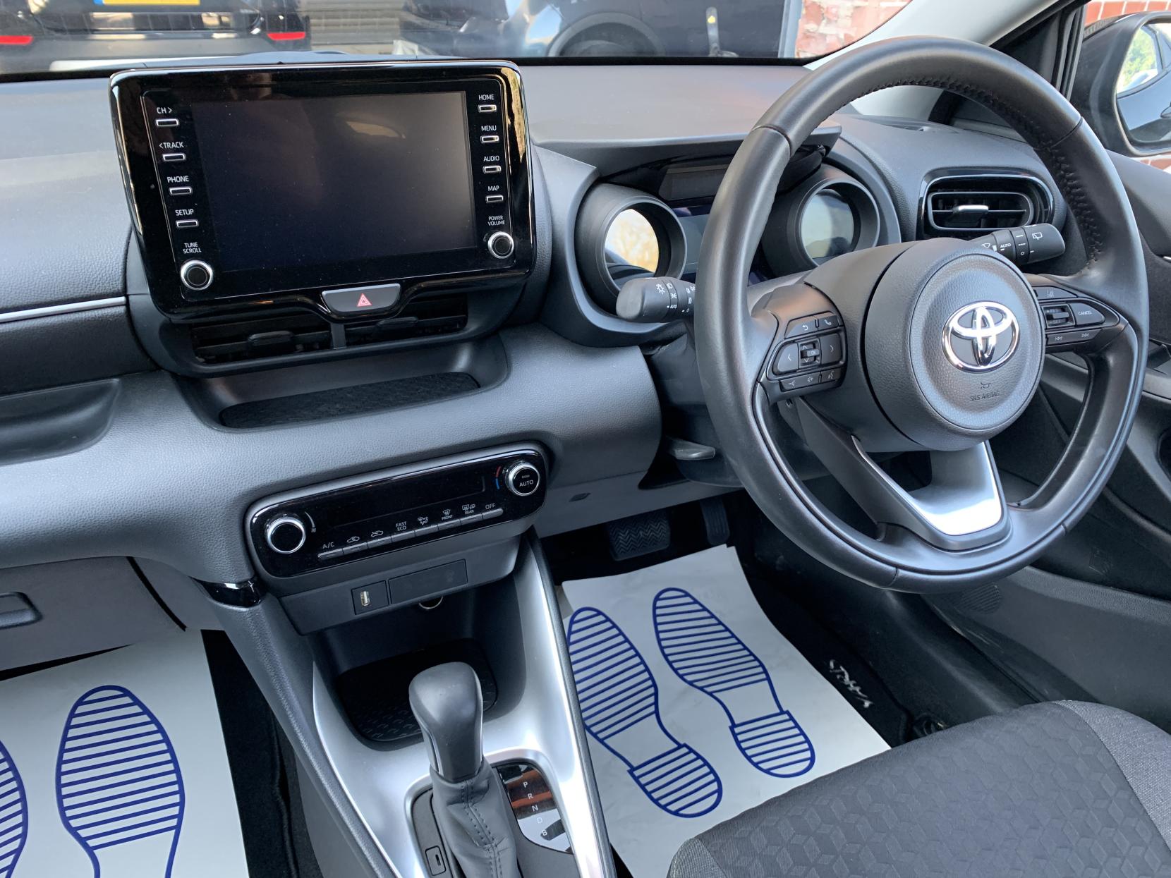 Toyota Yaris 1.5 VVT-h Design Hatchback 5dr Petrol Hybrid E-CVT Euro 6 (s/s) (116 ps)