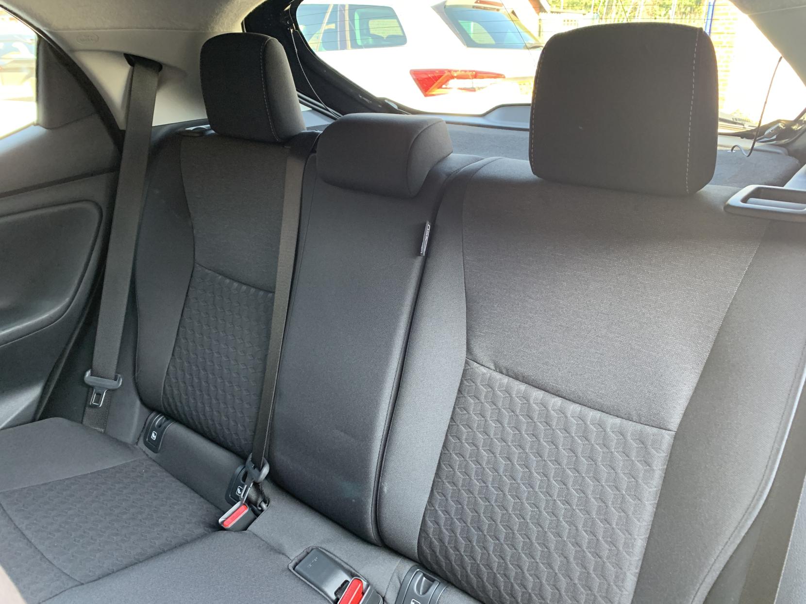 Toyota Yaris 1.5 VVT-h Design Hatchback 5dr Petrol Hybrid E-CVT Euro 6 (s/s) (116 ps)