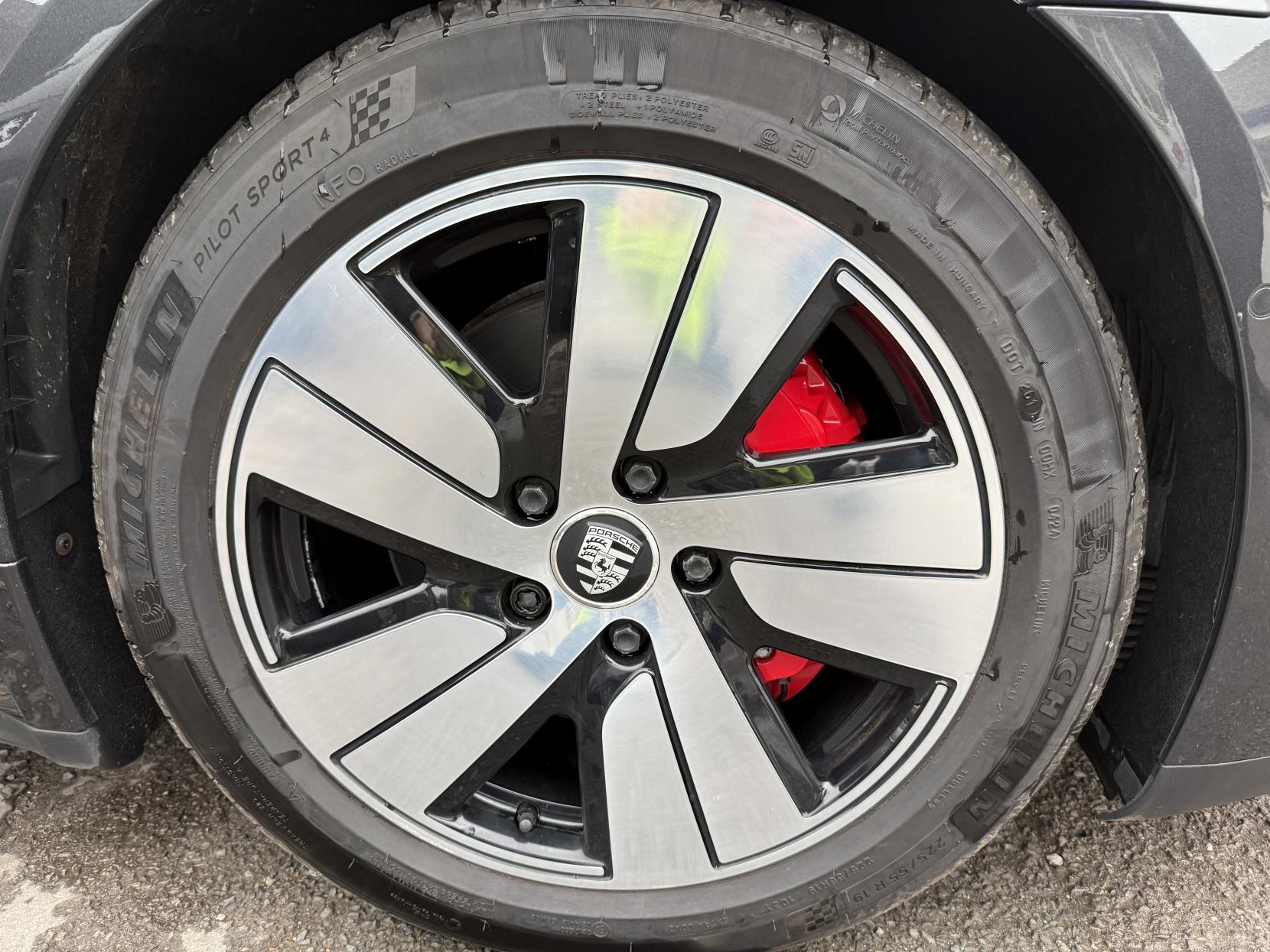 Porsche Taycan Performance Plus 93.4kWh 4S Saloon 4dr Electric Auto 4WD (571 ps)