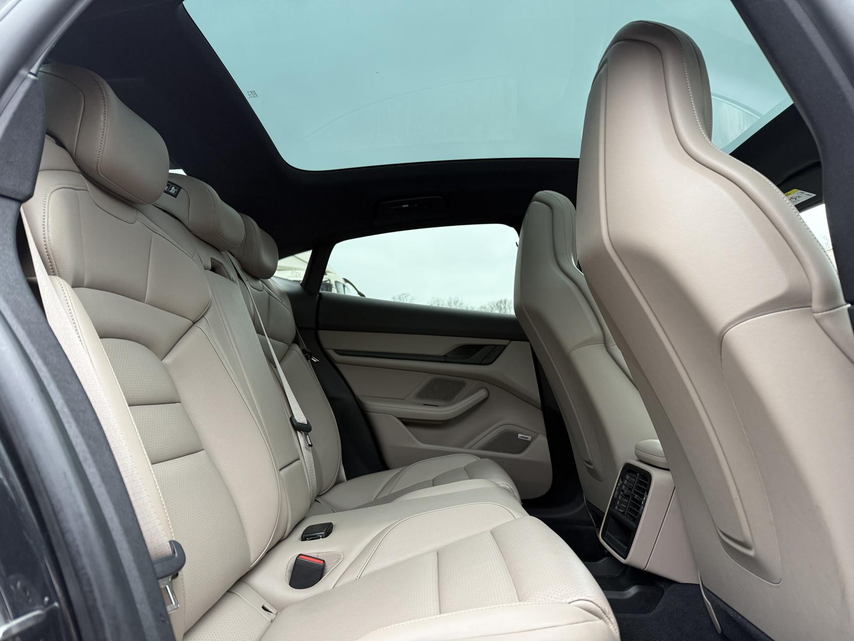 Porsche Taycan Performance Plus 93.4kWh 4S Saloon 4dr Electric Auto 4WD (571 ps)