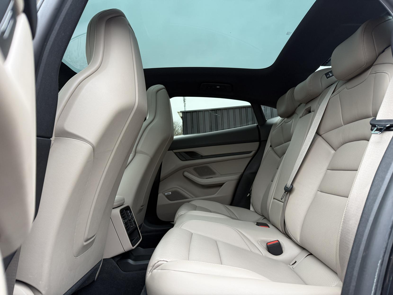 Porsche Taycan Performance Plus 93.4kWh 4S Saloon 4dr Electric Auto 4WD (571 ps)