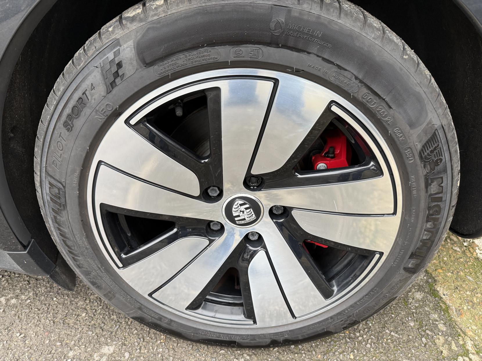 Porsche Taycan Performance Plus 93.4kWh 4S Saloon 4dr Electric Auto 4WD (571 ps)