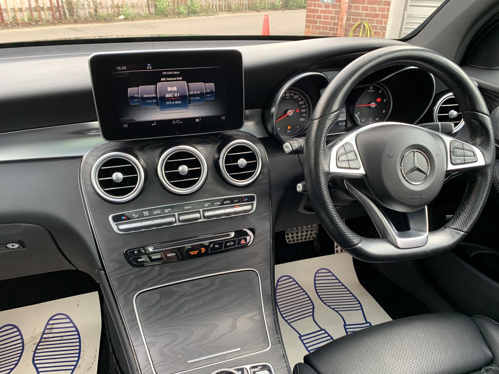 Mercedes-Benz GLC 2.1 GLC250d AMG Line (Premium Plus) SUV 5dr Diesel G-Tronic 4MATIC Euro 6 (s/s) (204 ps)