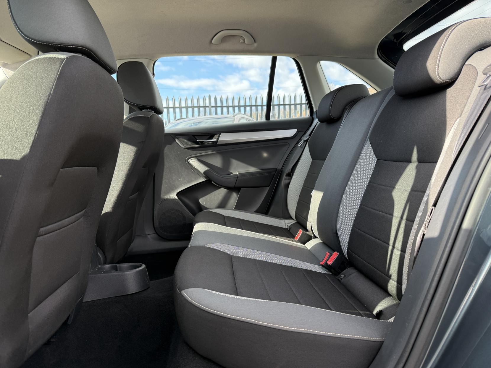 Skoda Rapid Spaceback 1.0 TSI GPF SE Tech Hatchback 5dr Petrol Manual Euro 6 (s/s) (95 ps)