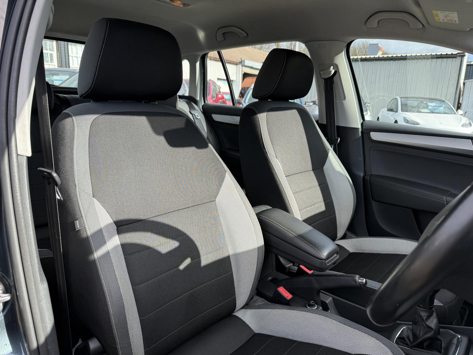 Skoda Rapid Spaceback 1.0 TSI GPF SE Tech Hatchback 5dr Petrol Manual Euro 6 (s/s) (95 ps)