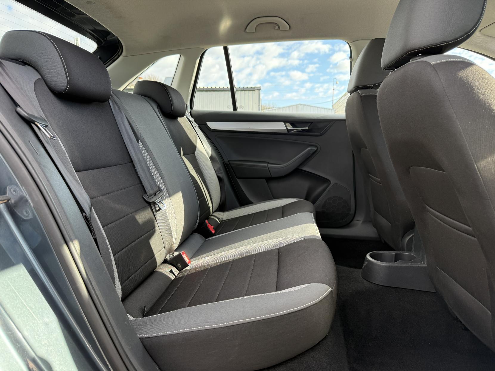 Skoda Rapid Spaceback 1.0 TSI GPF SE Tech Hatchback 5dr Petrol Manual Euro 6 (s/s) (95 ps)