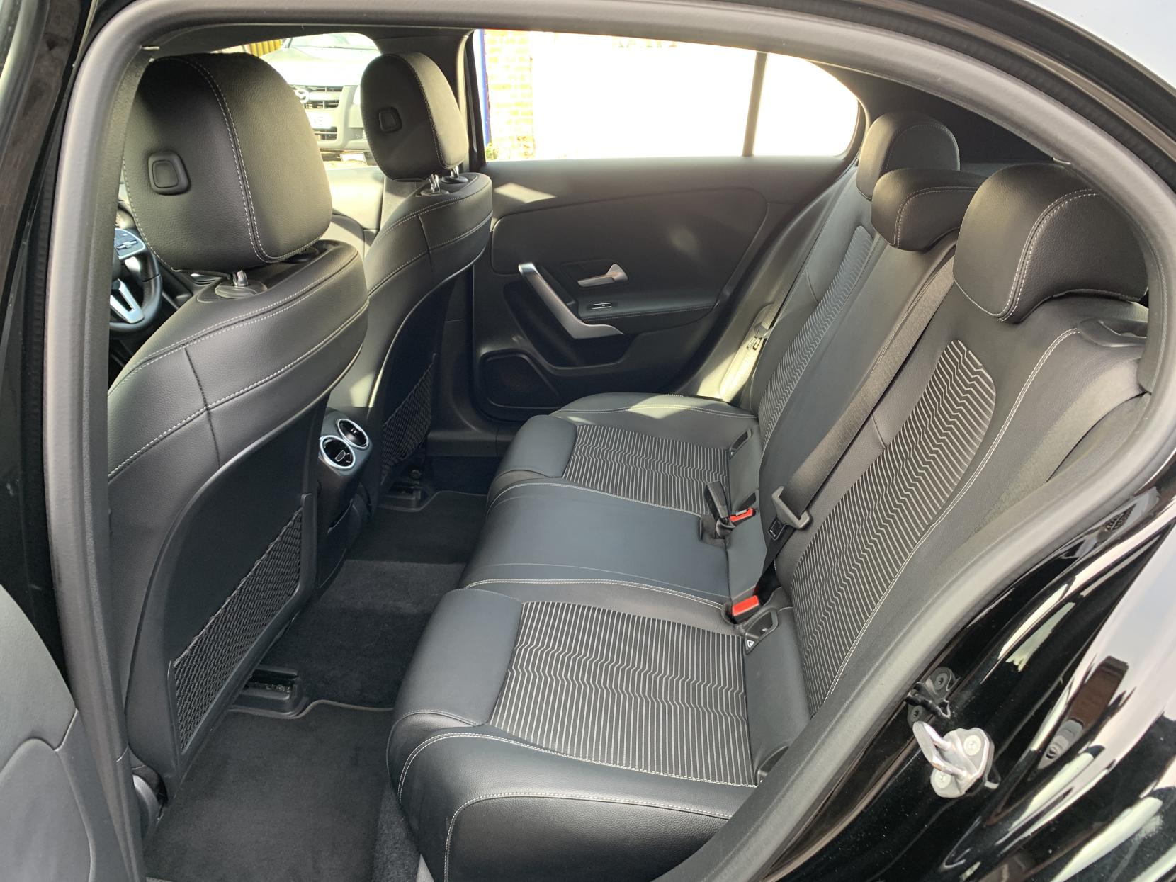 Mercedes-Benz A Class 1.5 A180d Sport (Executive) Hatchback 5dr Diesel 7G-DCT Euro 6 (s/s) (116 ps)