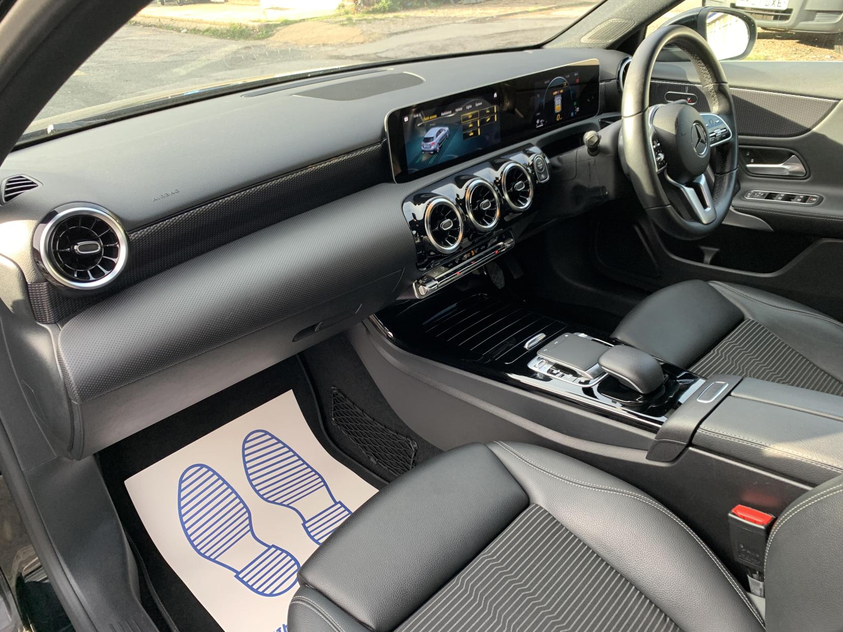 Mercedes-Benz A Class 1.5 A180d Sport (Executive) Hatchback 5dr Diesel 7G-DCT Euro 6 (s/s) (116 ps)