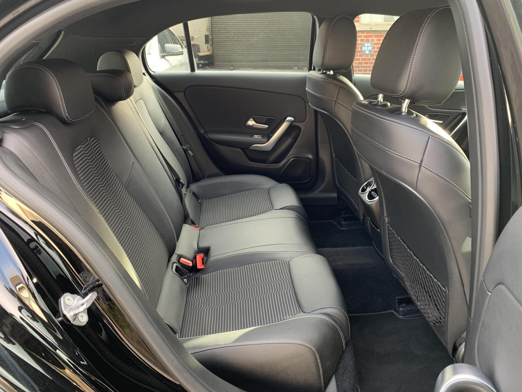 Mercedes-Benz A Class 1.5 A180d Sport (Executive) Hatchback 5dr Diesel 7G-DCT Euro 6 (s/s) (116 ps)