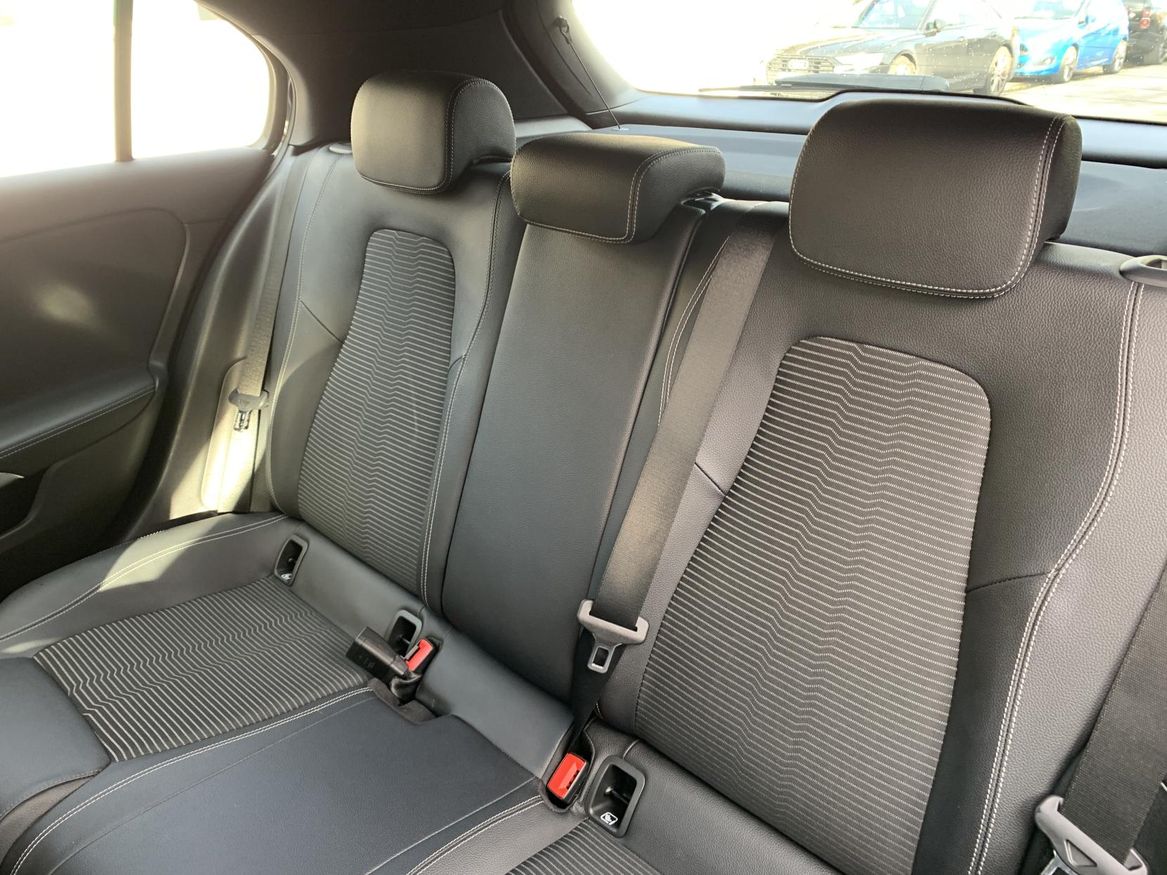 Mercedes-Benz A Class 1.5 A180d Sport (Executive) Hatchback 5dr Diesel 7G-DCT Euro 6 (s/s) (116 ps)