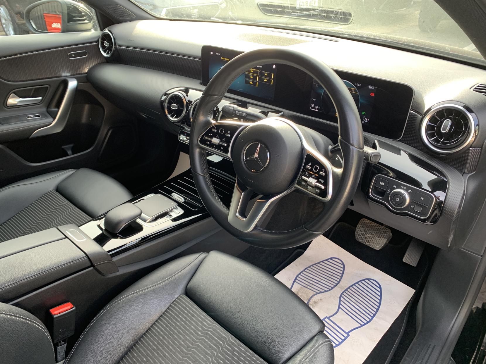 Mercedes-Benz A Class 1.5 A180d Sport (Executive) Hatchback 5dr Diesel 7G-DCT Euro 6 (s/s) (116 ps)