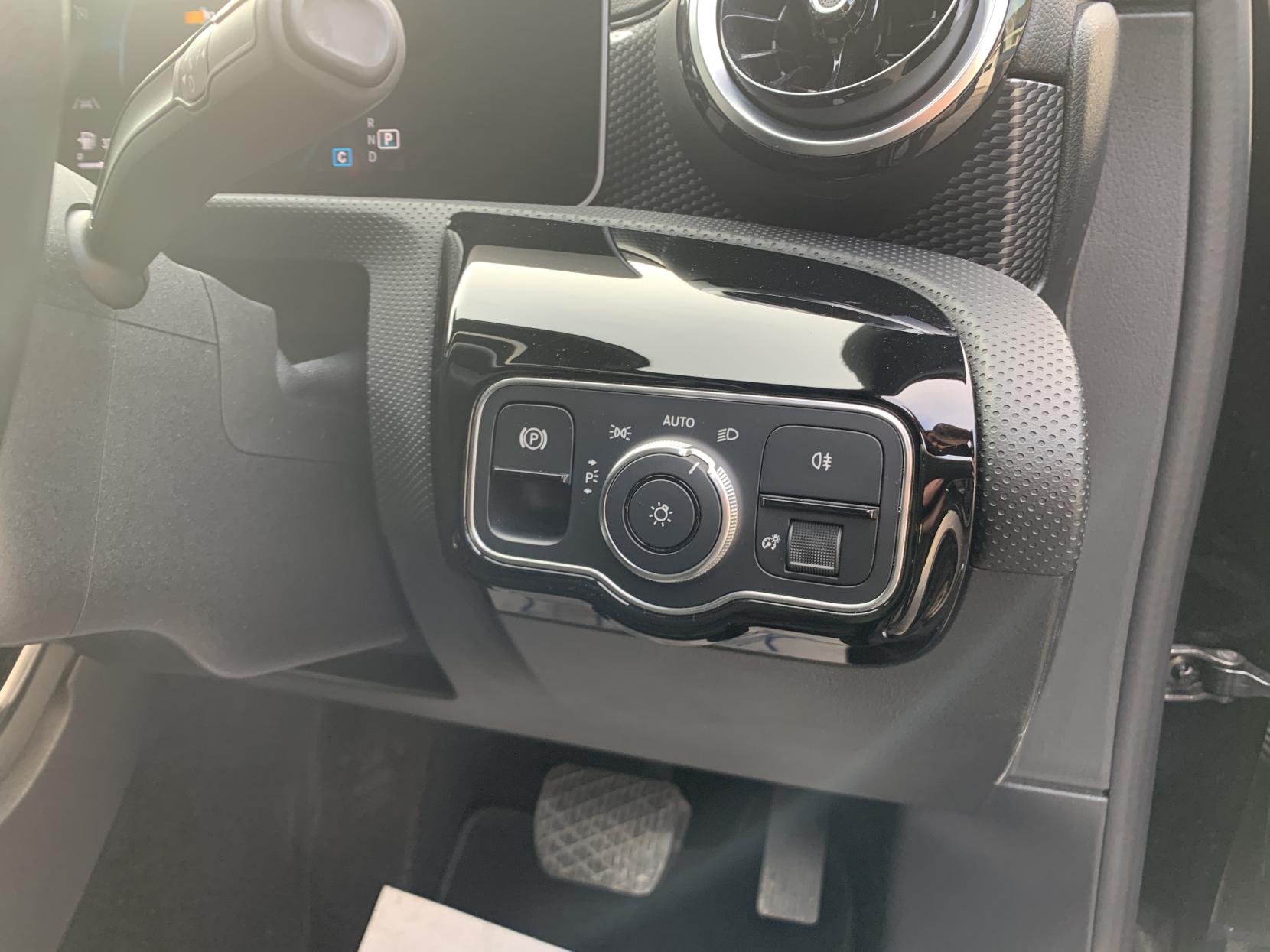 Mercedes-Benz A Class 1.5 A180d Sport (Executive) Hatchback 5dr Diesel 7G-DCT Euro 6 (s/s) (116 ps)