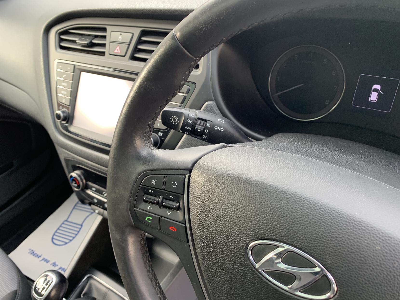 Hyundai i20 1.2 Premium SE Nav Hatchback 5dr Petrol Manual Euro 6 (84 ps)