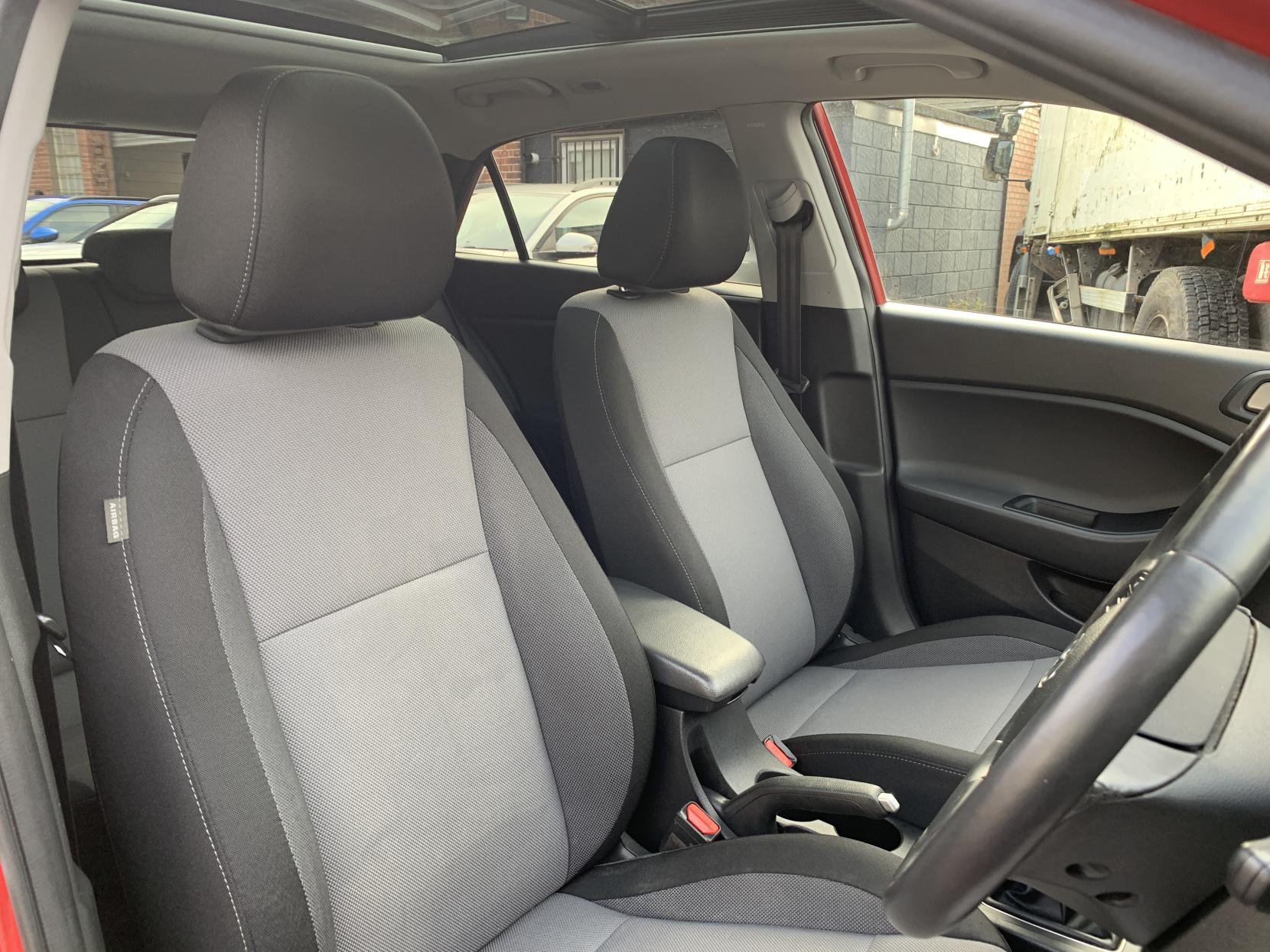 Hyundai i20 1.2 Premium SE Nav Hatchback 5dr Petrol Manual Euro 6 (84 ps)