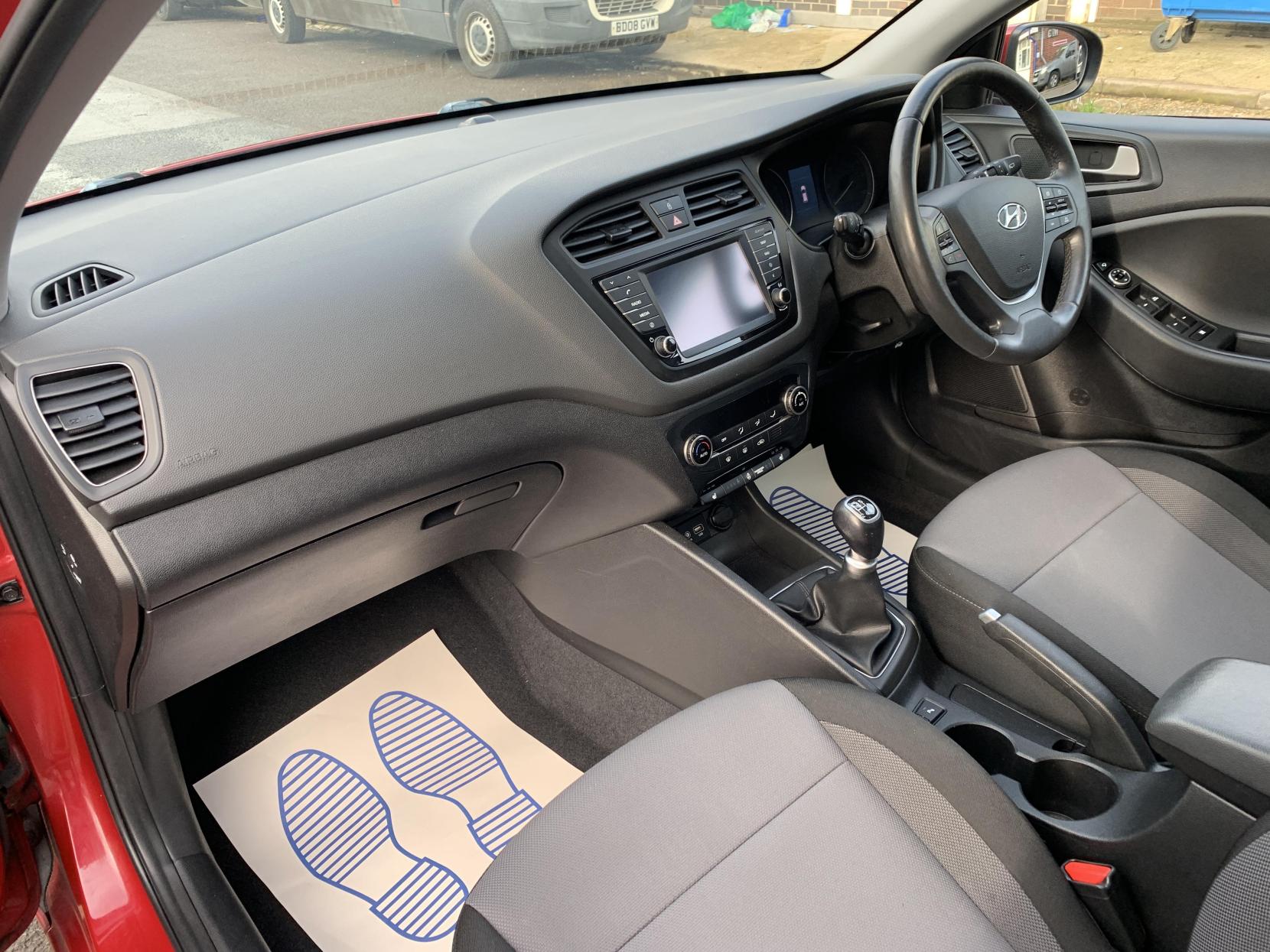 Hyundai i20 1.2 Premium SE Nav Hatchback 5dr Petrol Manual Euro 6 (84 ps)