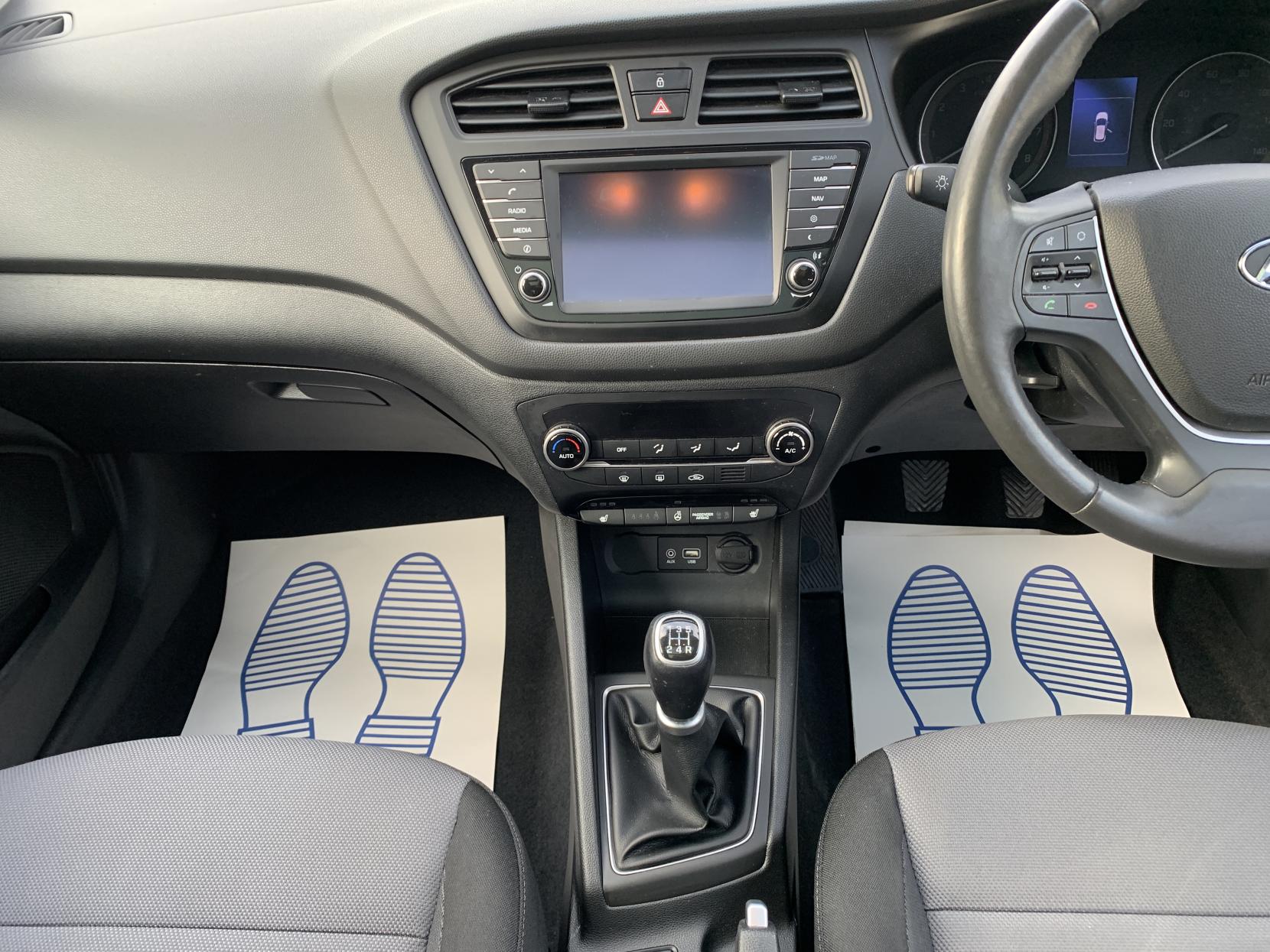 Hyundai i20 1.2 Premium SE Nav Hatchback 5dr Petrol Manual Euro 6 (84 ps)