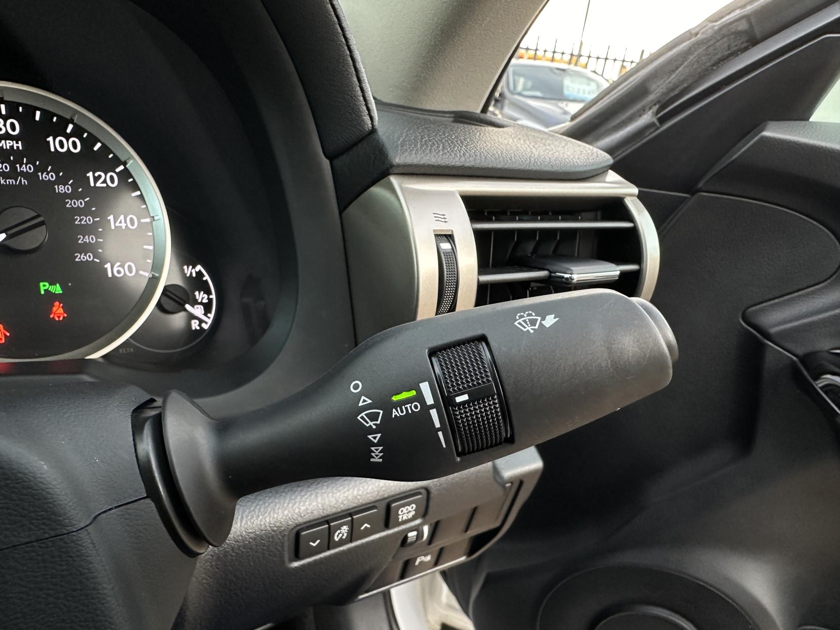 Lexus IS 2.5 300h Advance Saloon 4dr Petrol Hybrid E-CVT Euro 6 (s/s) (223 ps)