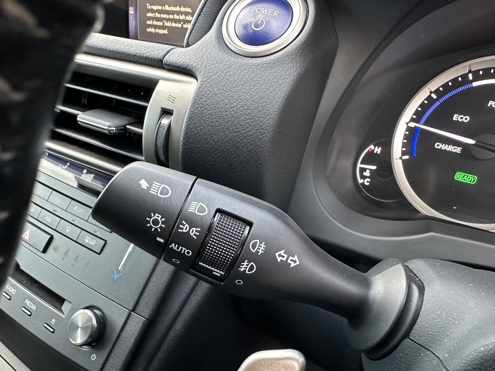 Lexus IS 2.5 300h Advance Saloon 4dr Petrol Hybrid E-CVT Euro 6 (s/s) (223 ps)