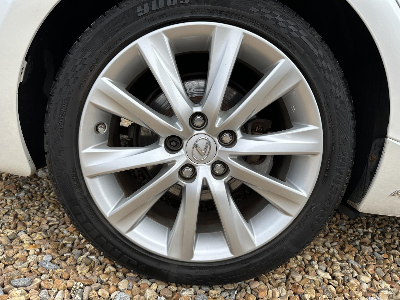 Lexus IS 2.5 300h Advance Saloon 4dr Petrol Hybrid E-CVT Euro 6 (s/s) (223 ps)