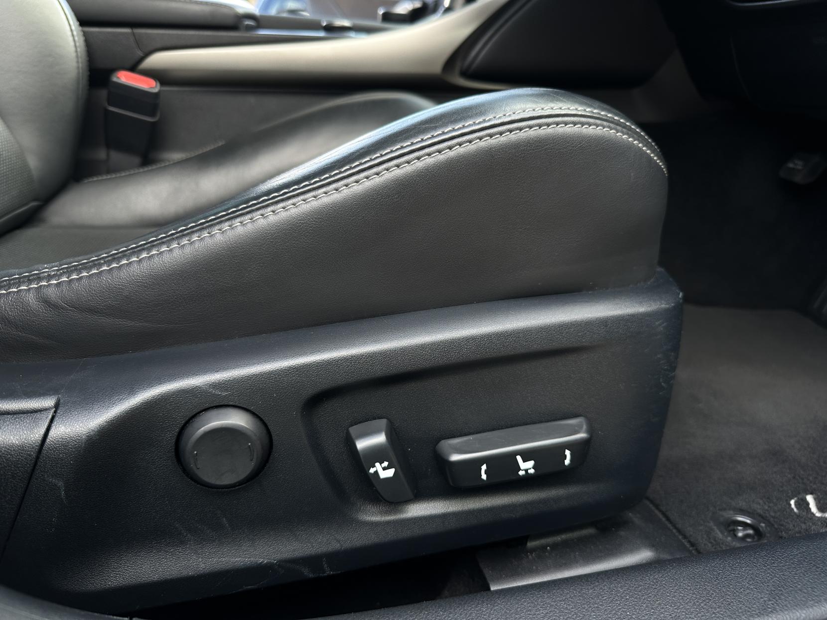 Lexus IS 2.5 300h Advance Saloon 4dr Petrol Hybrid E-CVT Euro 6 (s/s) (223 ps)