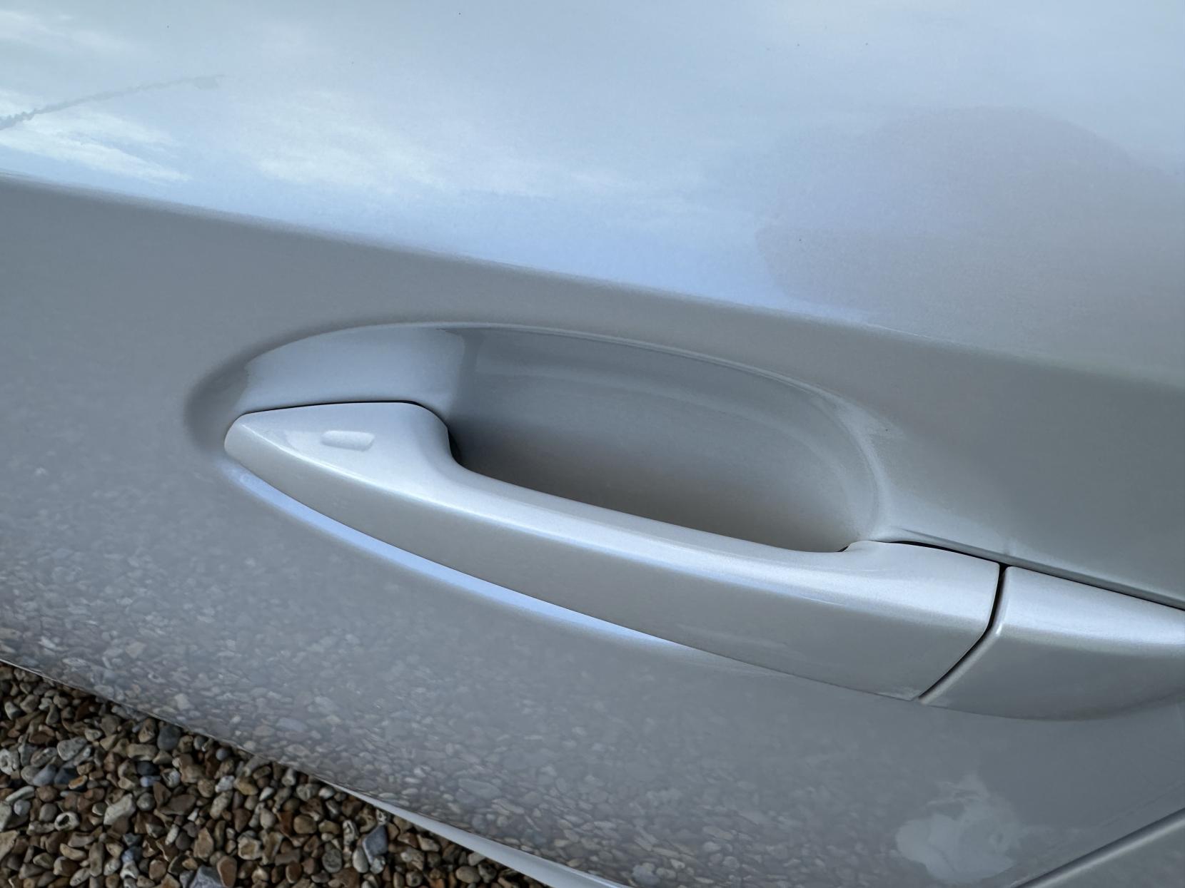 Lexus IS 2.5 300h Advance Saloon 4dr Petrol Hybrid E-CVT Euro 6 (s/s) (223 ps)