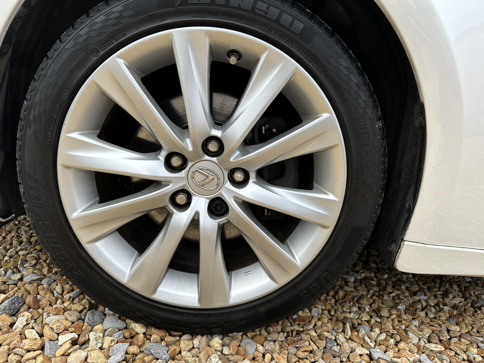 Lexus IS 2.5 300h Advance Saloon 4dr Petrol Hybrid E-CVT Euro 6 (s/s) (223 ps)