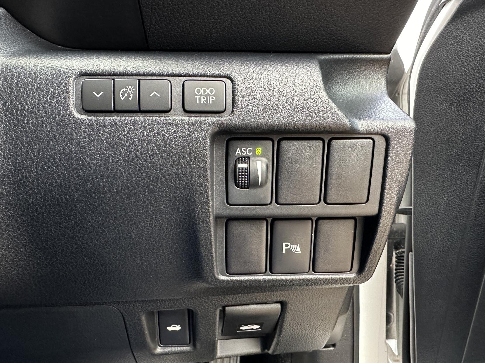 Lexus IS 2.5 300h Advance Saloon 4dr Petrol Hybrid E-CVT Euro 6 (s/s) (223 ps)