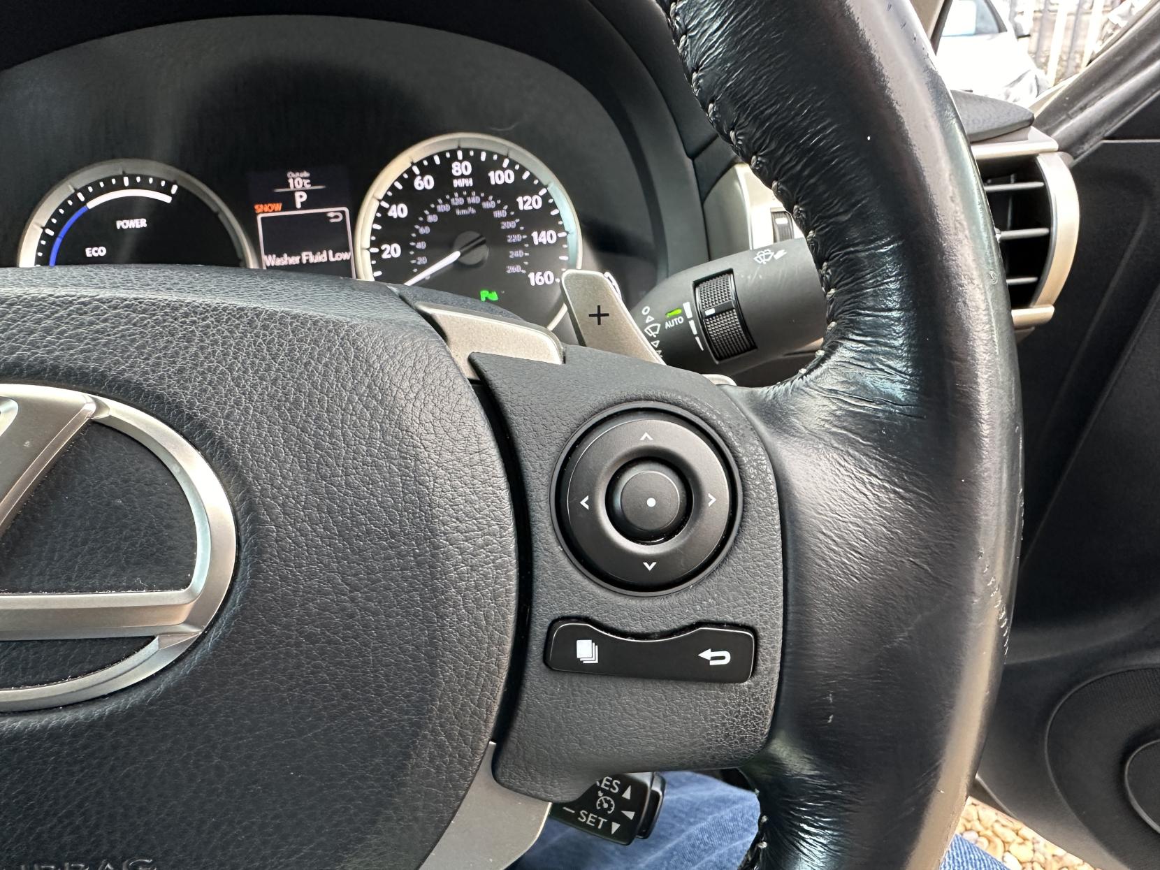 Lexus IS 2.5 300h Advance Saloon 4dr Petrol Hybrid E-CVT Euro 6 (s/s) (223 ps)