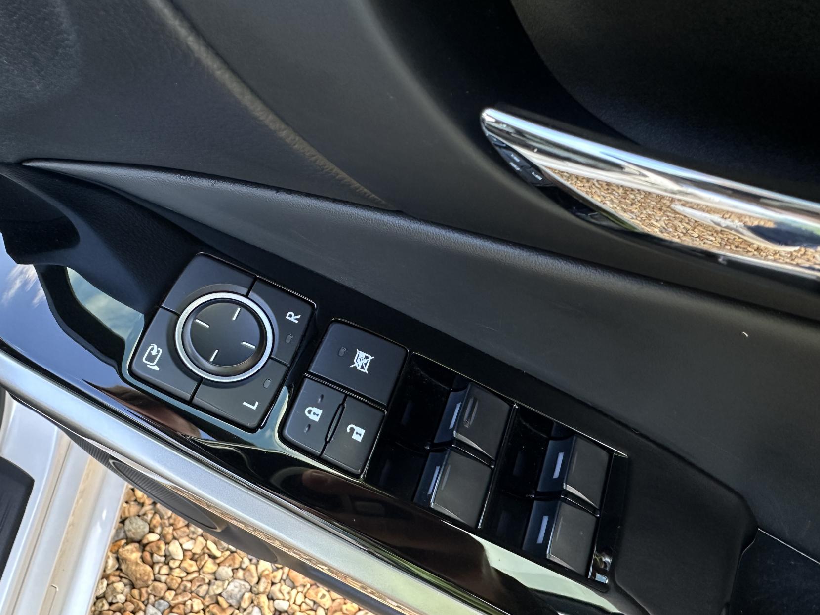 Lexus IS 2.5 300h Advance Saloon 4dr Petrol Hybrid E-CVT Euro 6 (s/s) (223 ps)