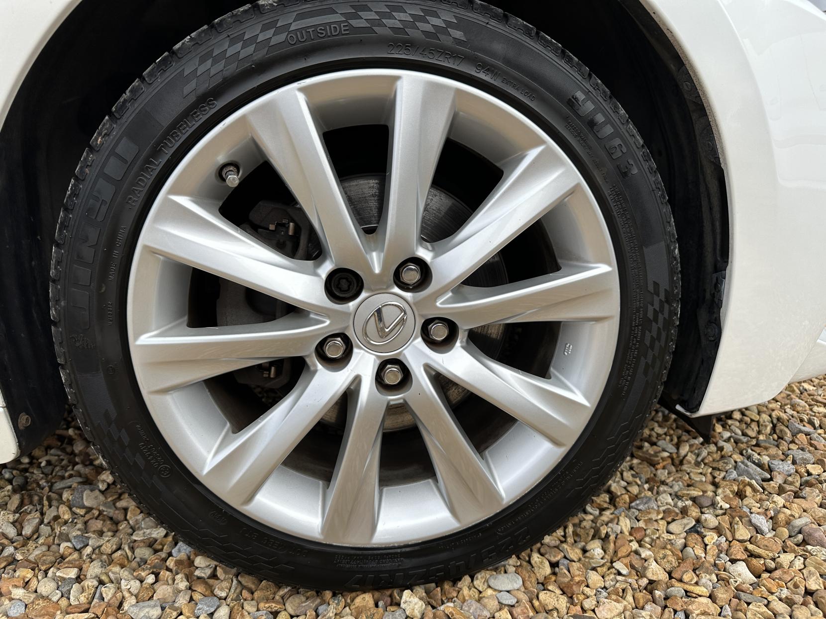 Lexus IS 2.5 300h Advance Saloon 4dr Petrol Hybrid E-CVT Euro 6 (s/s) (223 ps)