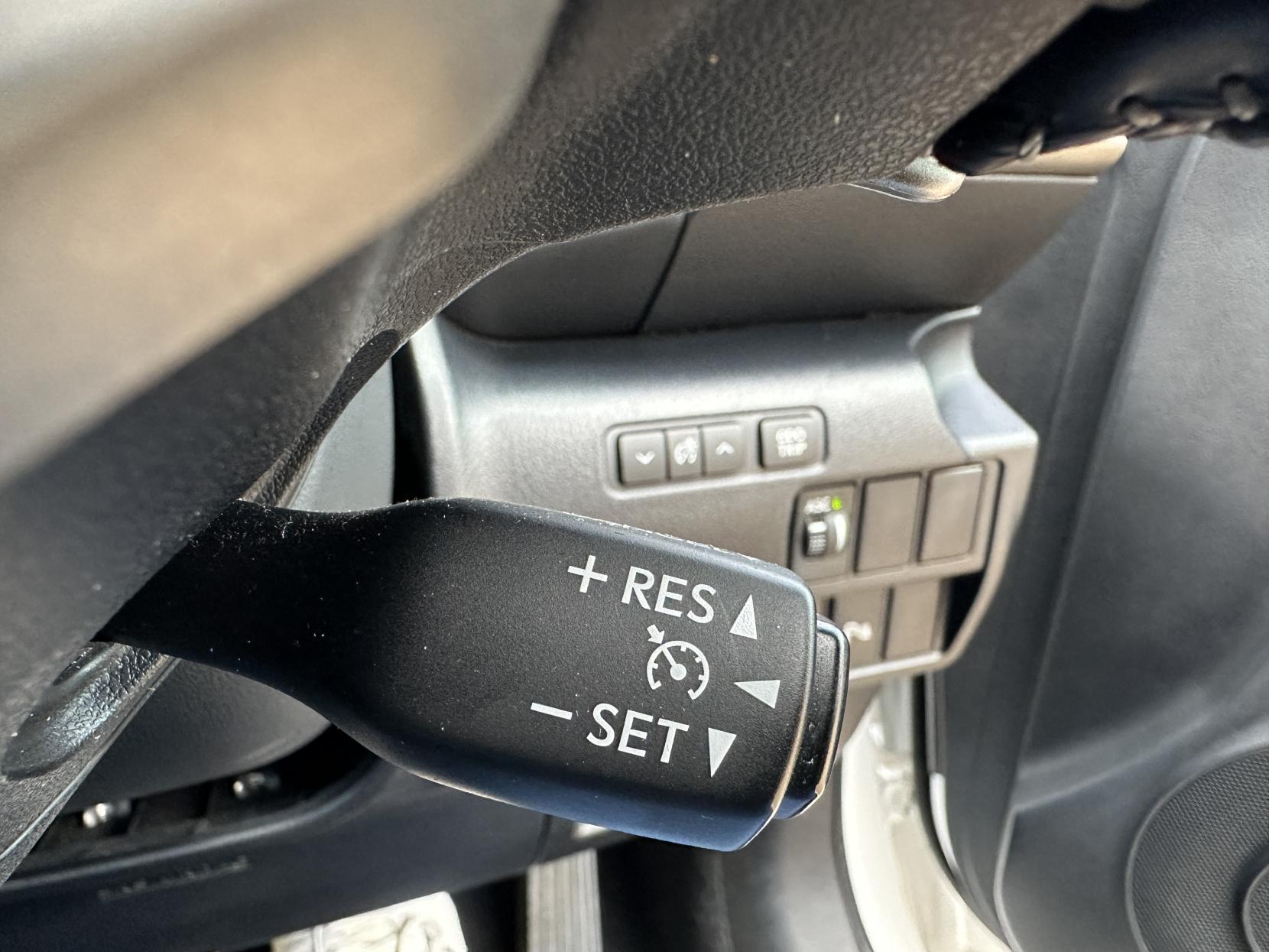 Lexus IS 2.5 300h Advance Saloon 4dr Petrol Hybrid E-CVT Euro 6 (s/s) (223 ps)