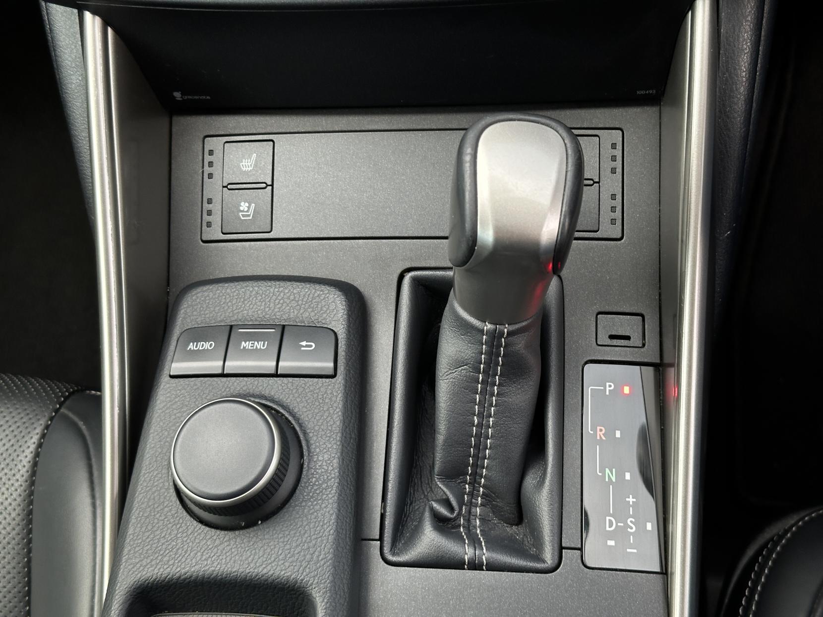 Lexus IS 2.5 300h Advance Saloon 4dr Petrol Hybrid E-CVT Euro 6 (s/s) (223 ps)