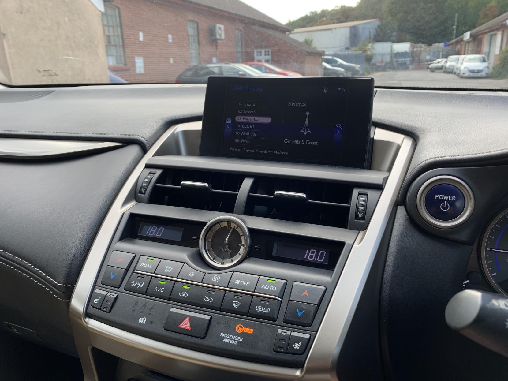 Lexus NX 2.5 300h Luxury SUV 5dr Petrol Hybrid E-CVT 4WD Euro 6 (s/s) (197 ps)