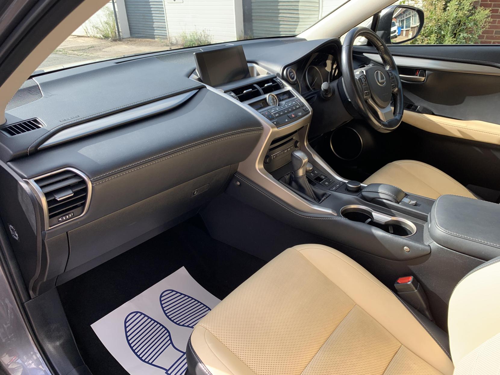 Lexus NX 2.5 300h Luxury SUV 5dr Petrol Hybrid E-CVT 4WD Euro 6 (s/s) (197 ps)