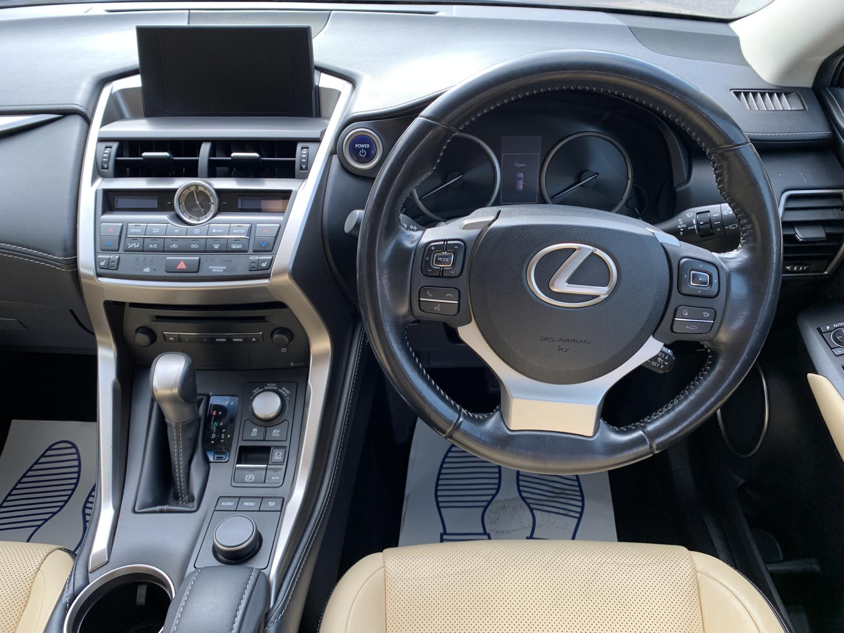 Lexus NX 2.5 300h Luxury SUV 5dr Petrol Hybrid E-CVT 4WD Euro 6 (s/s) (197 ps)