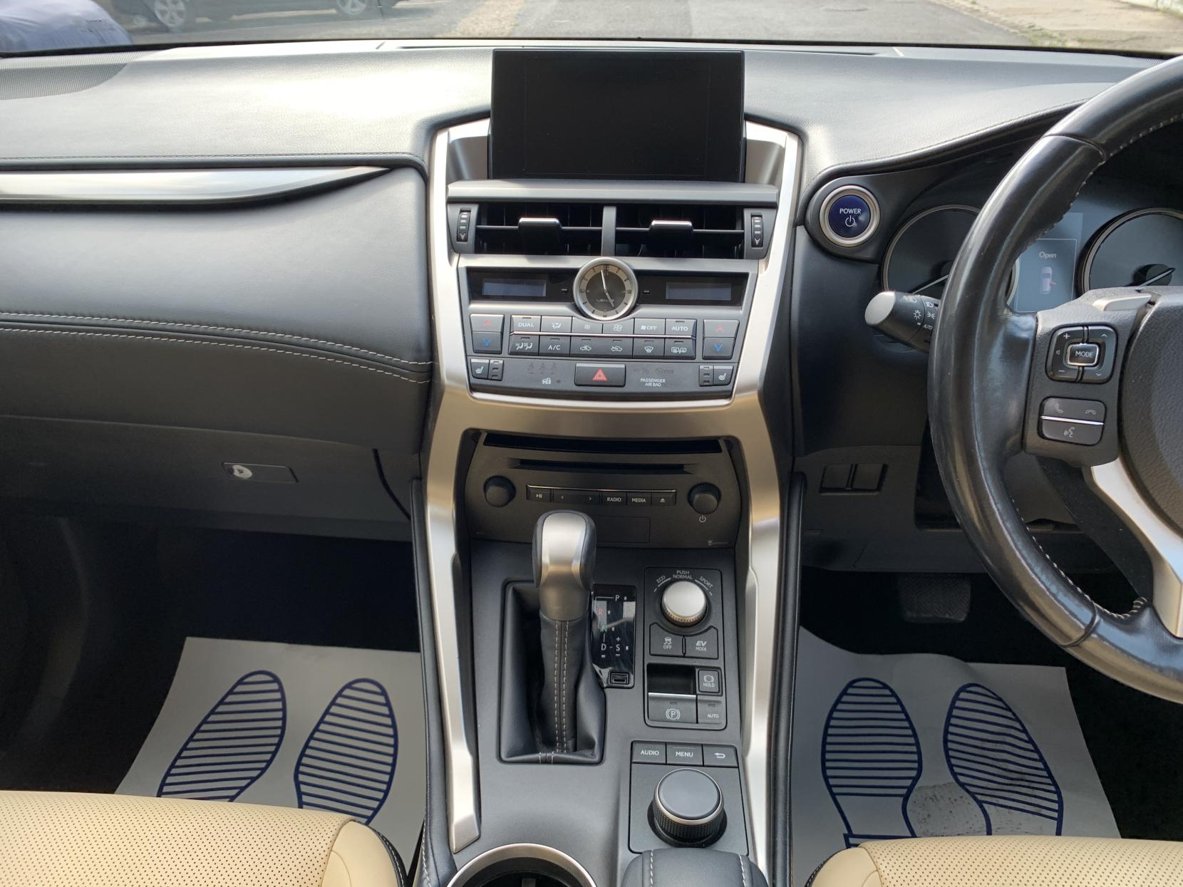 Lexus NX 2.5 300h Luxury SUV 5dr Petrol Hybrid E-CVT 4WD Euro 6 (s/s) (197 ps)